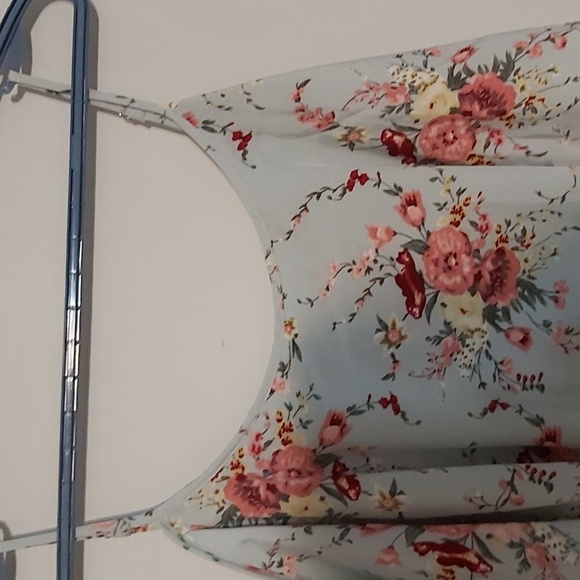 Pretty dress new without tags. - Picture 3 of 3